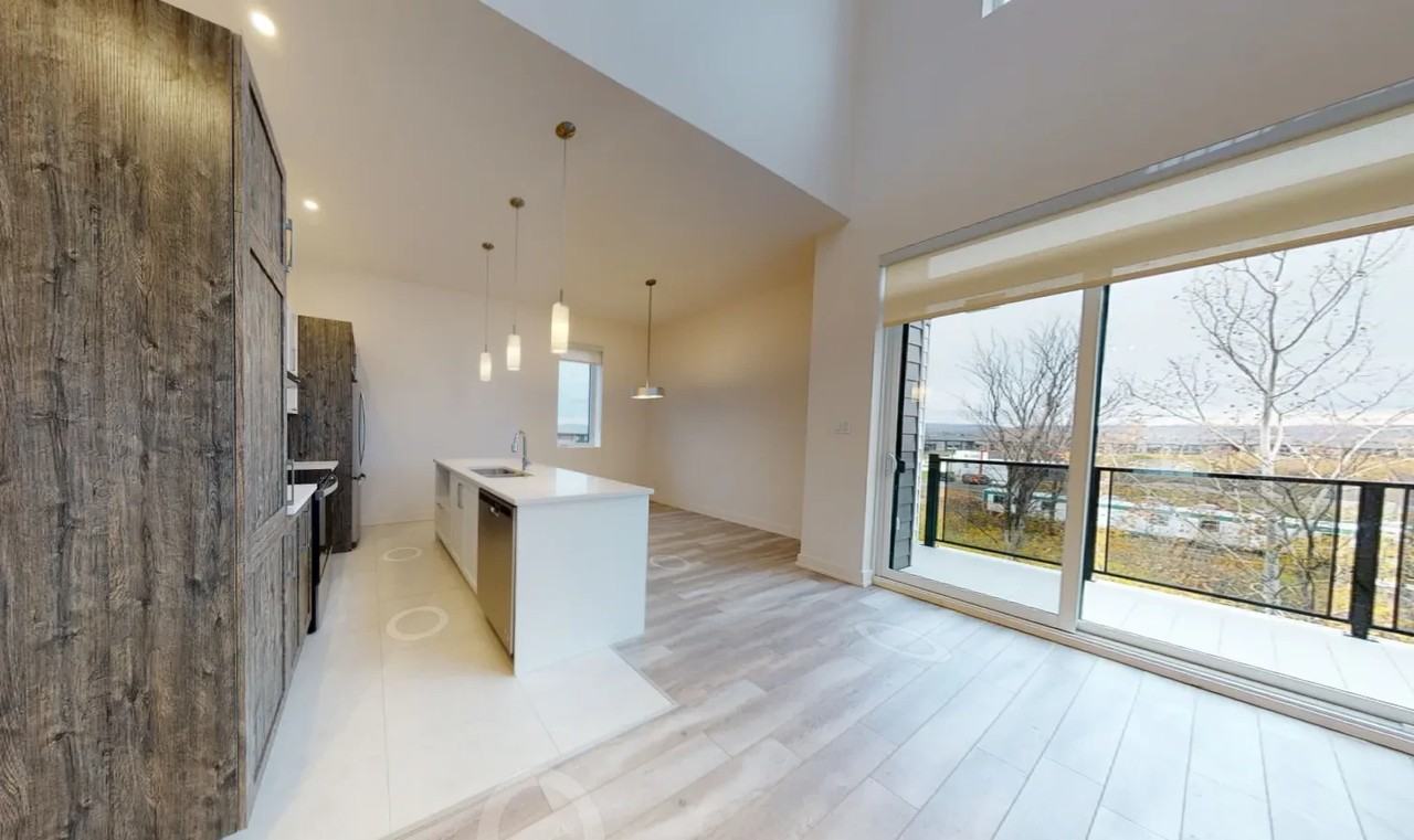 687 Boul Du Plateau - Photo 3 of 15