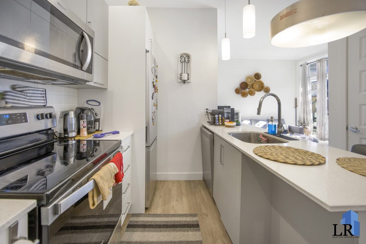 687 Boul Du Plateau - Photo 2 of 8