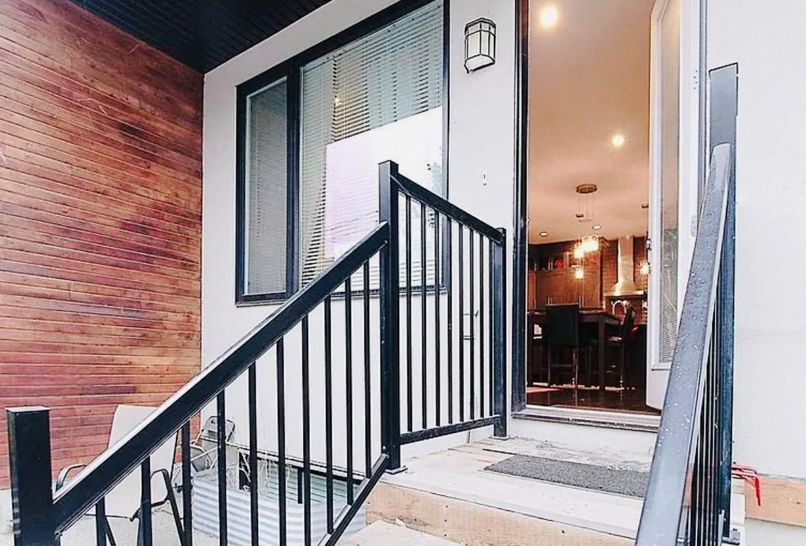 #2 - 1605 12th Ave SW - Photo 2 of 11