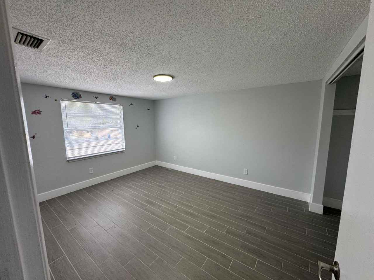 13701 NORTH 21ST STREET - Photo 5 of 9