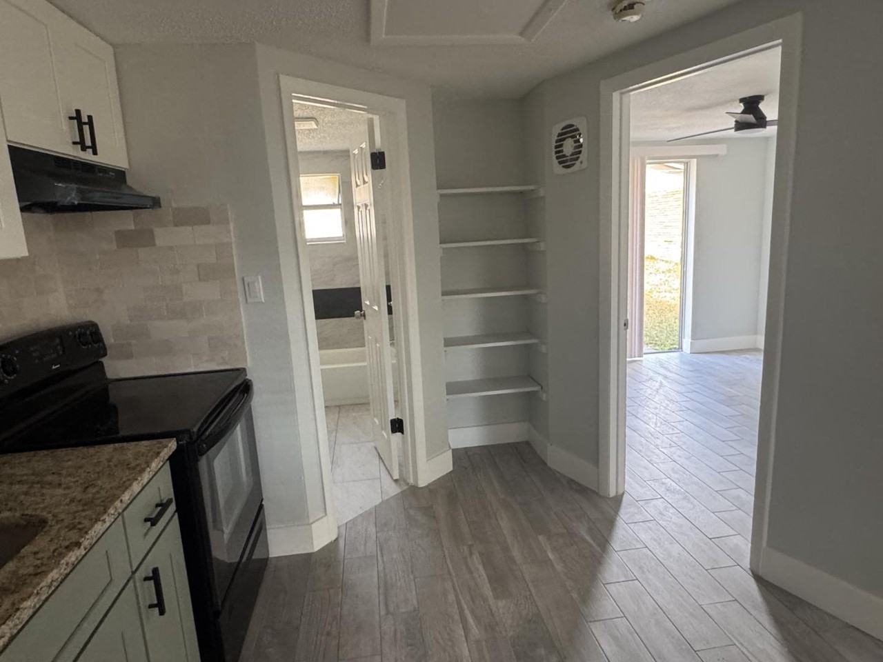 13802 N 21ST STREET - Photo 3 of 5