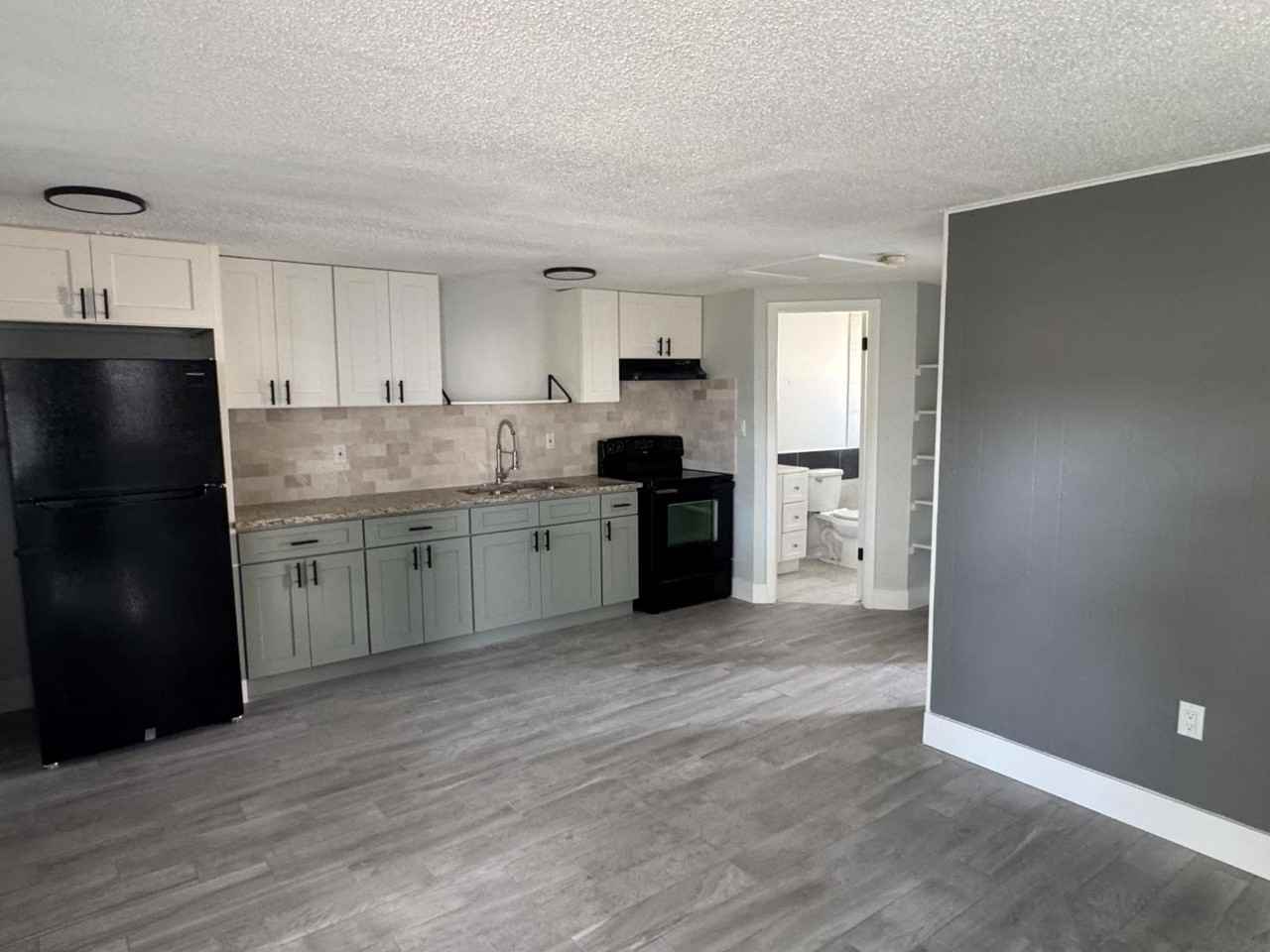 13808 N 21ST STREET - Photo 2 of 5