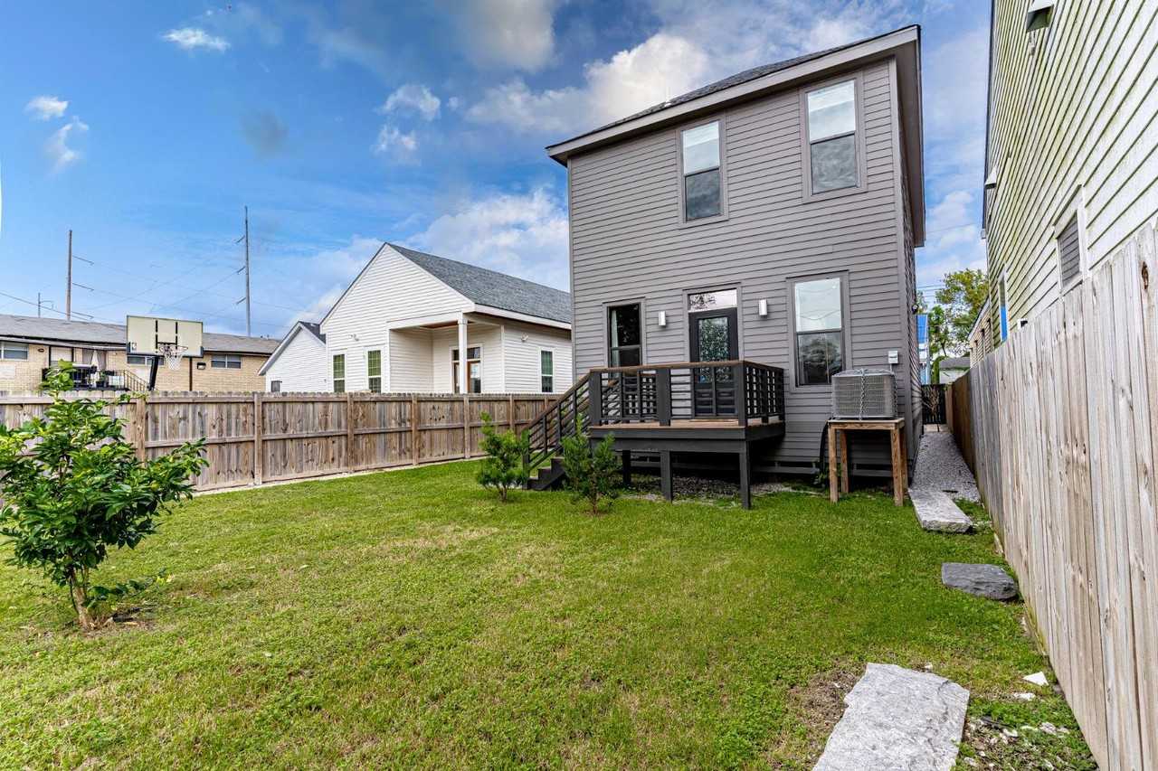 2504 Dumaine St - Photo 6 of 20