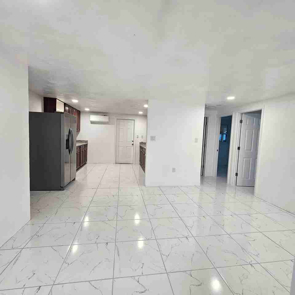 204 7th Avenue West #A - Photo 2 of 5