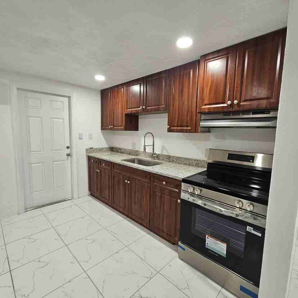 204 7th Avenue West #A - Photo 3 of 5