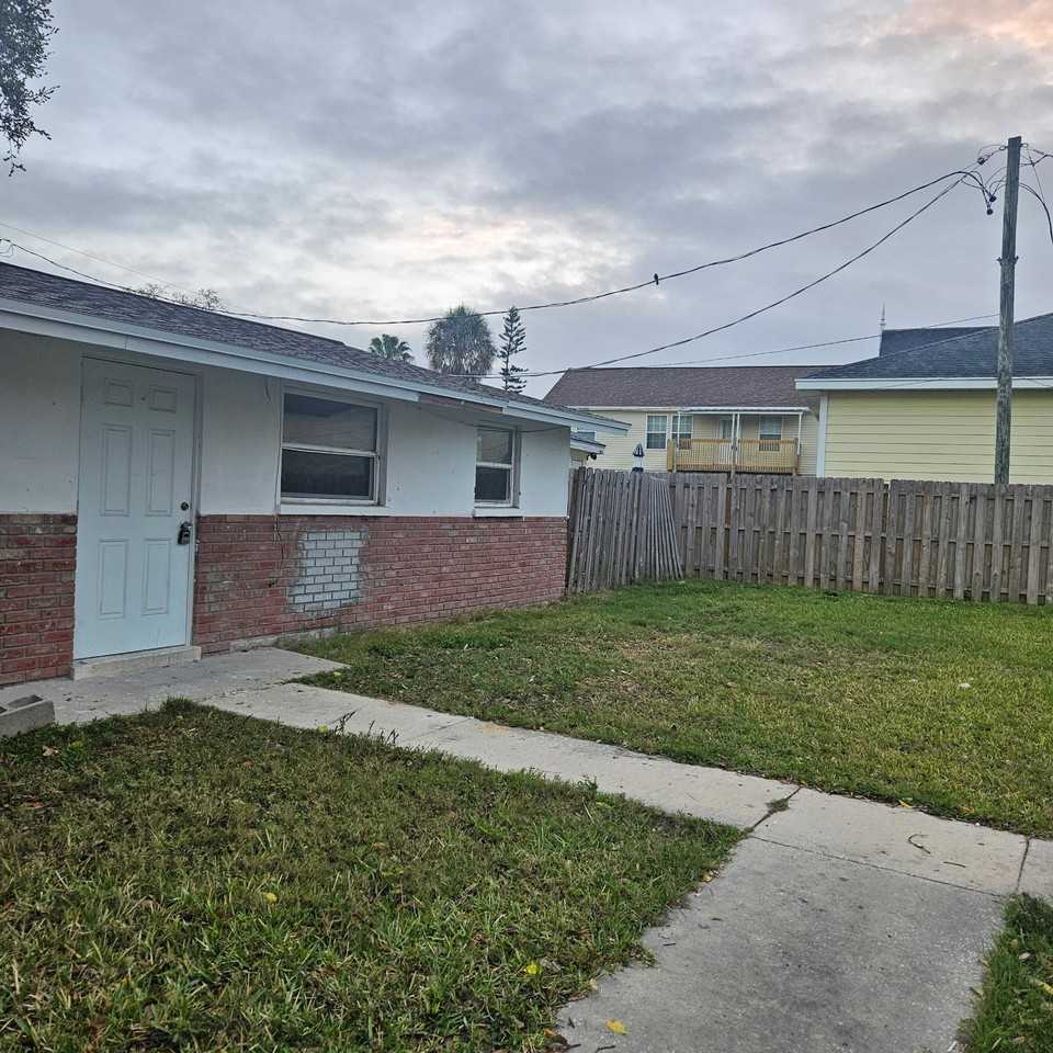 204 7th Avenue West #A - Photo 4 of 5