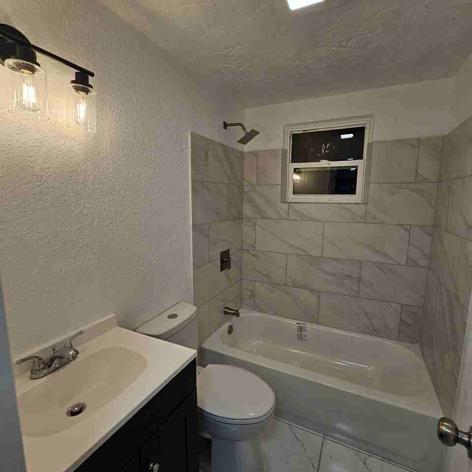 204 7th Avenue West #A - Photo 5 of 5