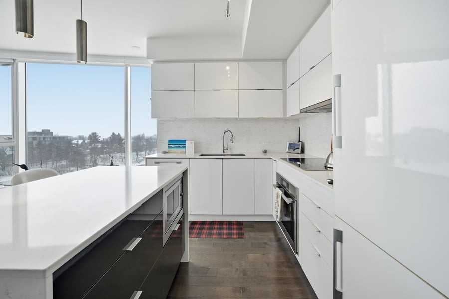 1035 Bank St - Photo 3 of 14