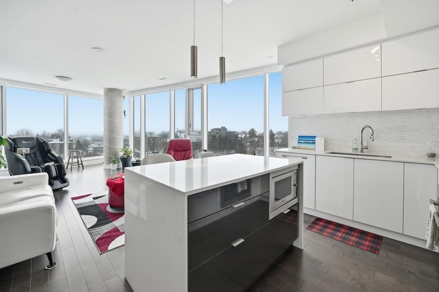 1035 Bank St - Photo 4 of 14