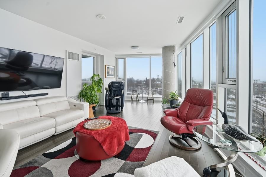 1035 Bank St - Photo 5 of 14