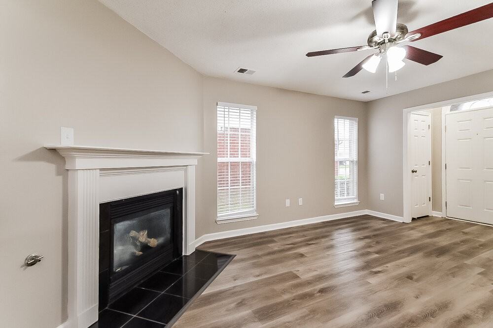 1607 Central Trails Dr - Photo 4 of 17