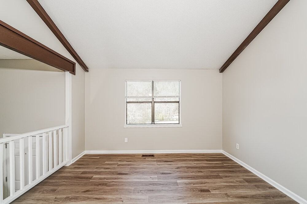 933 Edwards Lake Rd - Photo 5 of 17