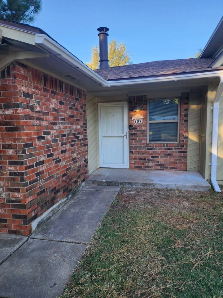 807 S Jones Ln #1 - Photo 2 of 26