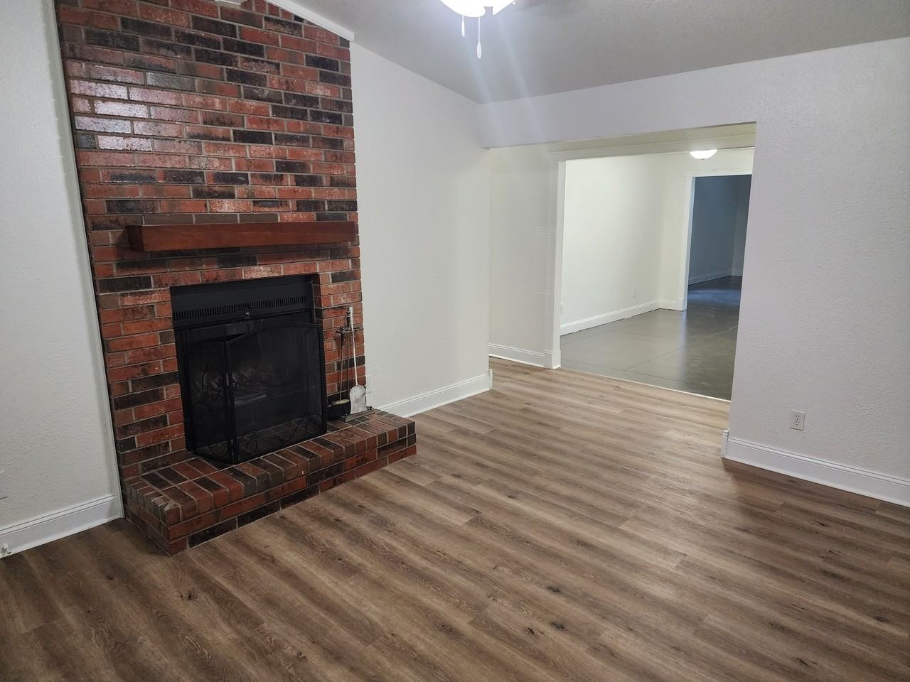 807 S Jones Ln #1 - Photo 3 of 26