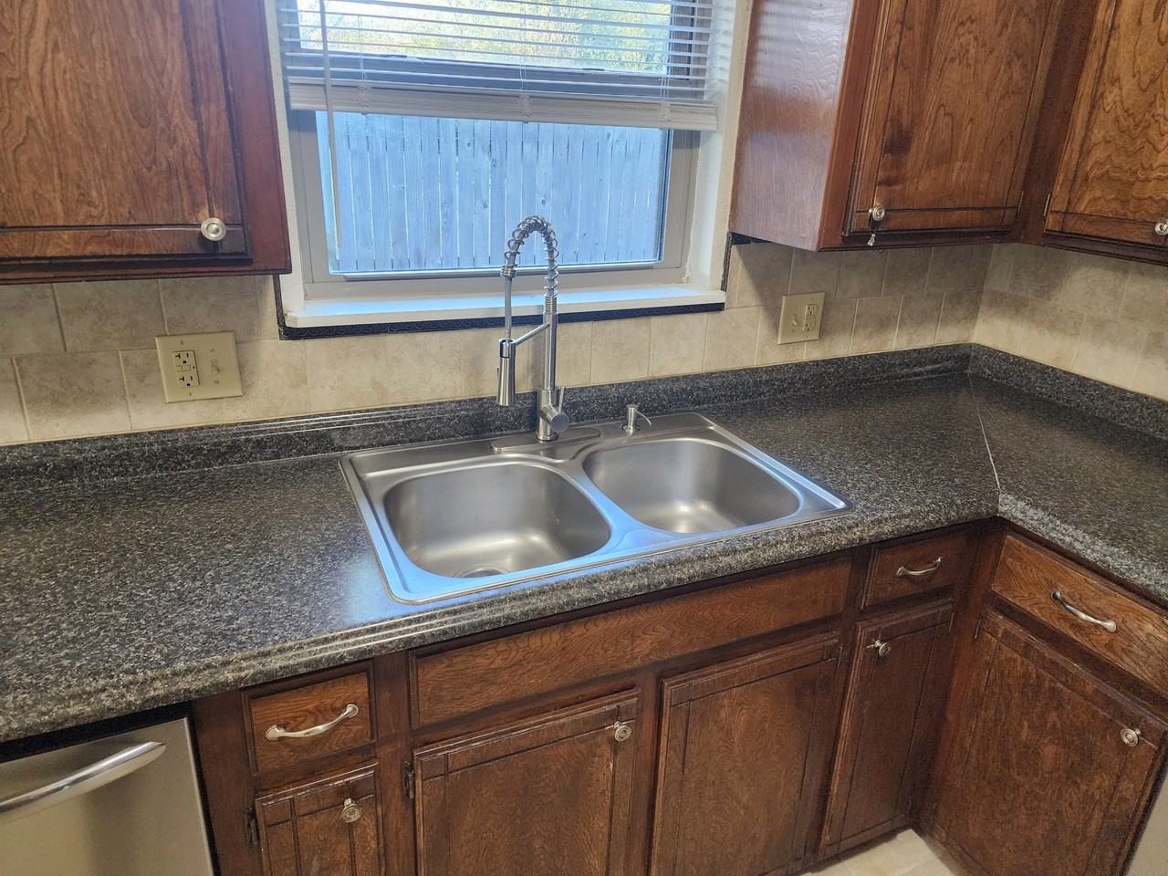 807 S Jones Ln #1 - Photo 7 of 26