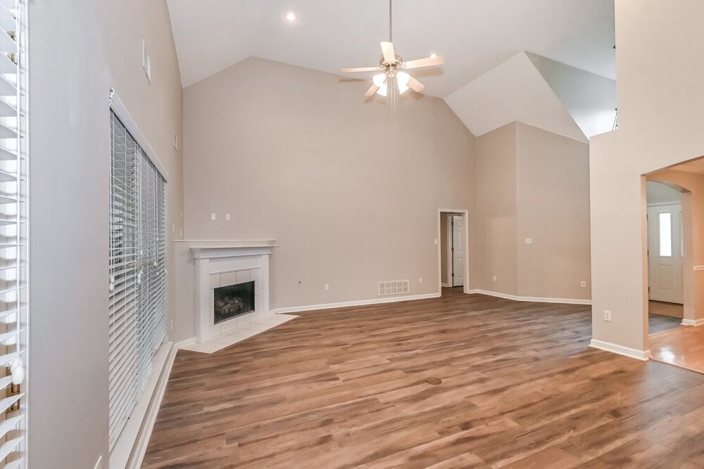 8083 Delta Lakes Blvd - Photo 5 of 17