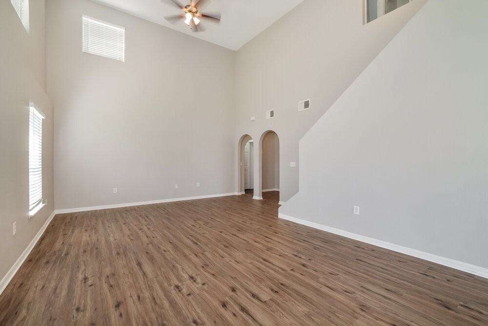 3667 Queens Cove Blvd - Photo 5 of 17