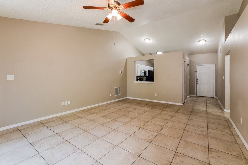 3229 New Mexico Ct - Photo 5 of 16