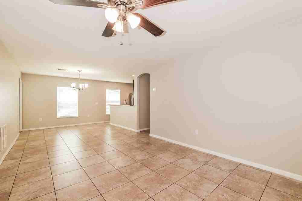 2407 Knightsbridge Blvd - Photo 3 of 16