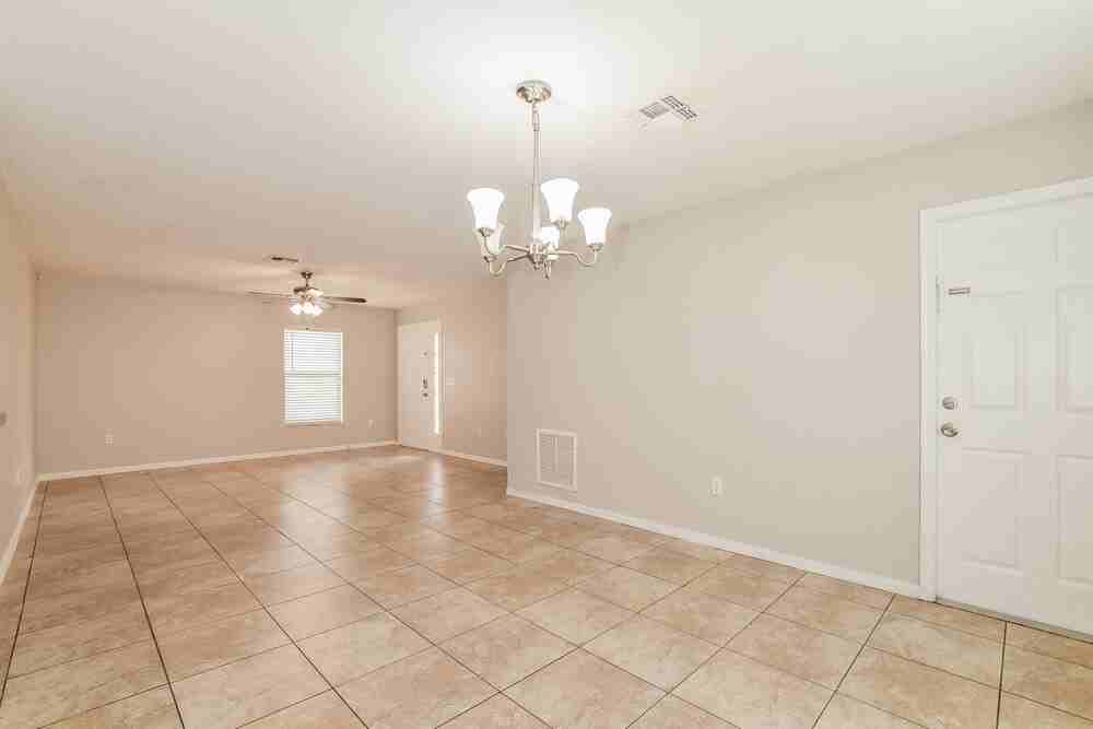 2407 Knightsbridge Blvd - Photo 4 of 16