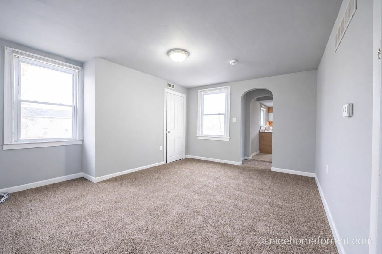 211 Front St #2 - Photo 2 of 9