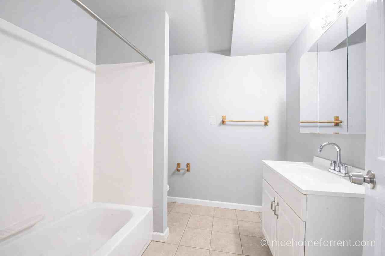 211 Front St #2 - Photo 4 of 9