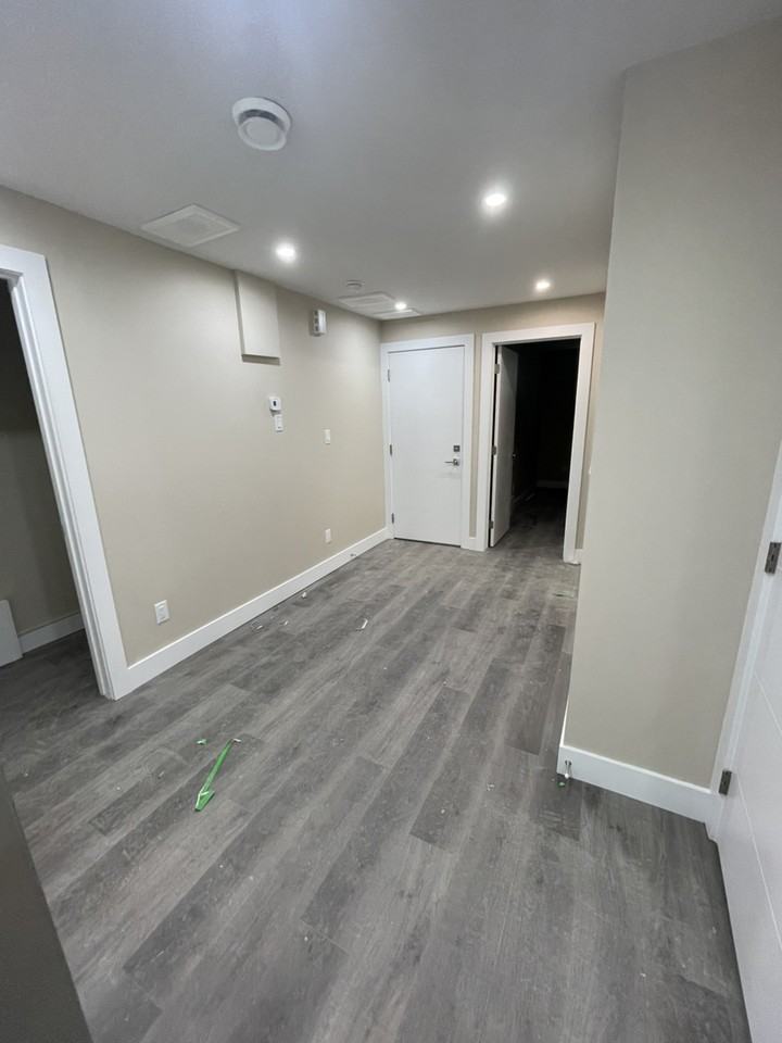 11323 76 Ave NW - Photo 4 of 12