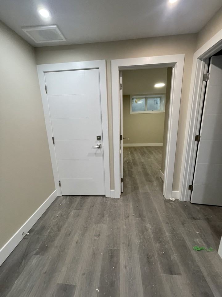 11323 76 Ave NW - Photo 6 of 12