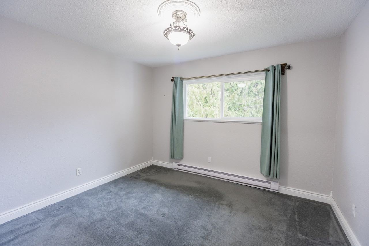 322 Village Way E Unit 6 #6 - Photo 4 of 13