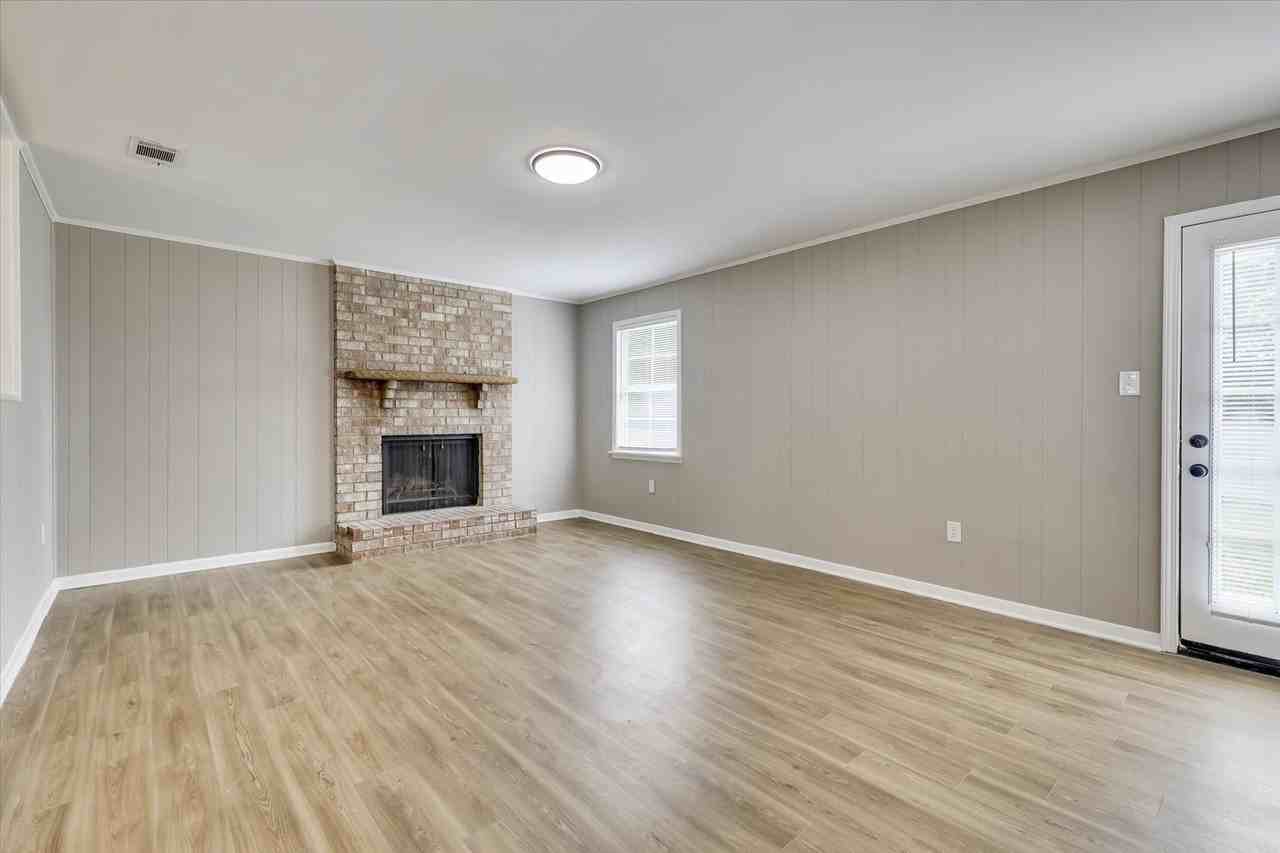 3606 Cameron Dr #1 - Photo 4 of 33