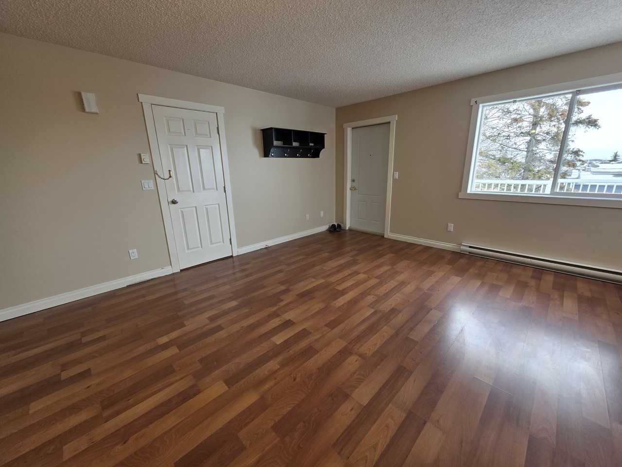 8112 96 Ave #1 - Photo 4 of 10