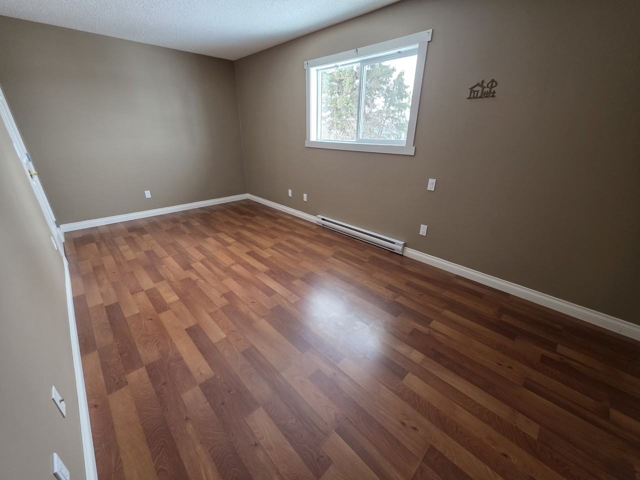 8112 96 Ave #1 - Photo 6 of 10