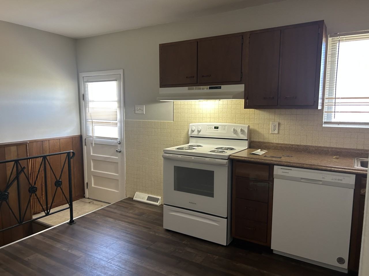 1221 Scott Ave #1 - Photo 3 of 9