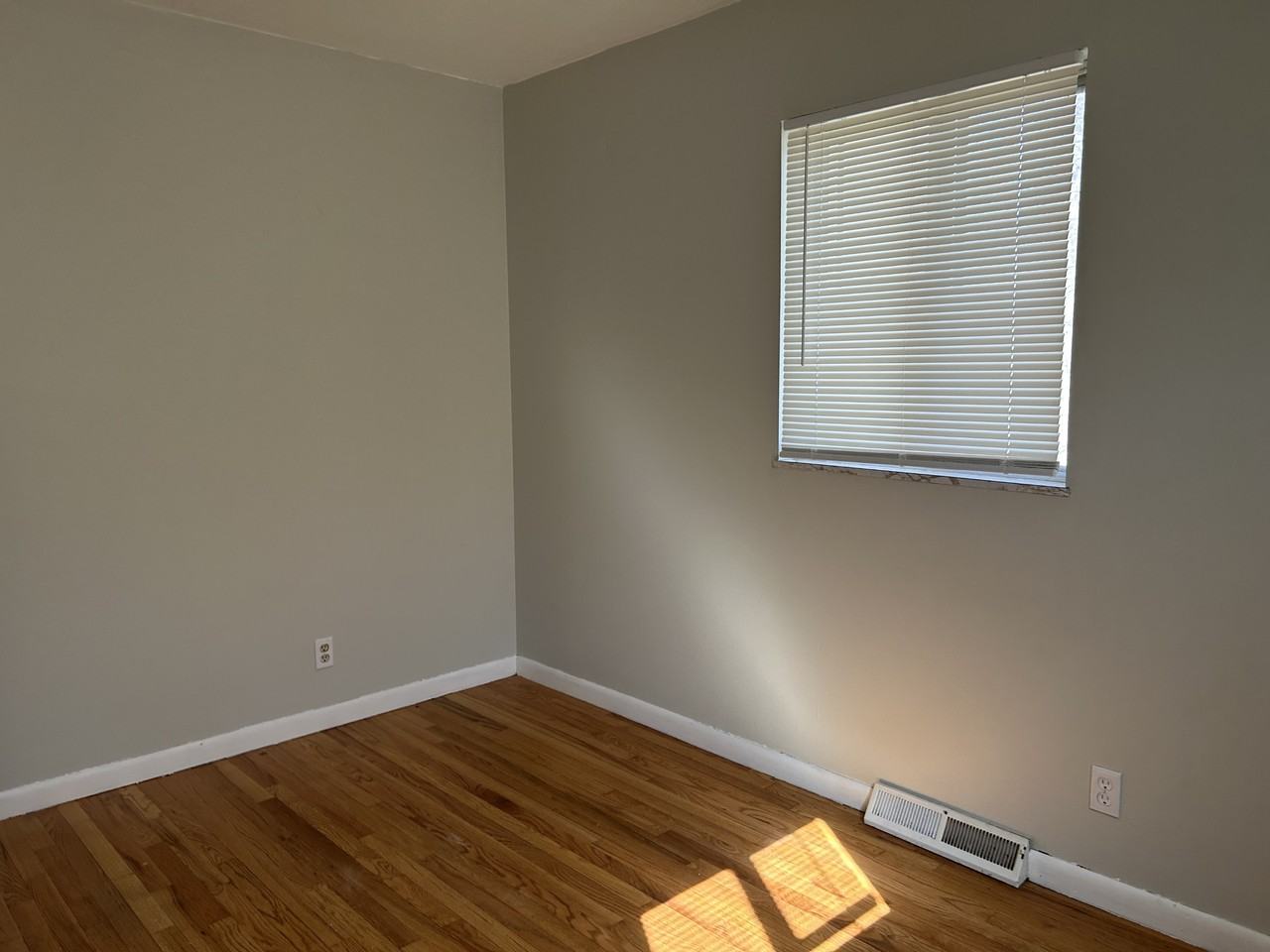 1221 Scott Ave #1 - Photo 4 of 9