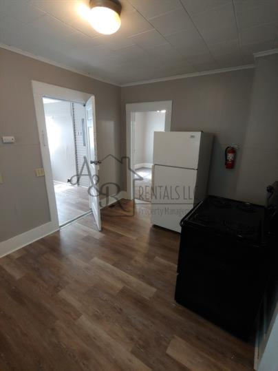 103 W Mead St #1 - Photo 4 of 8