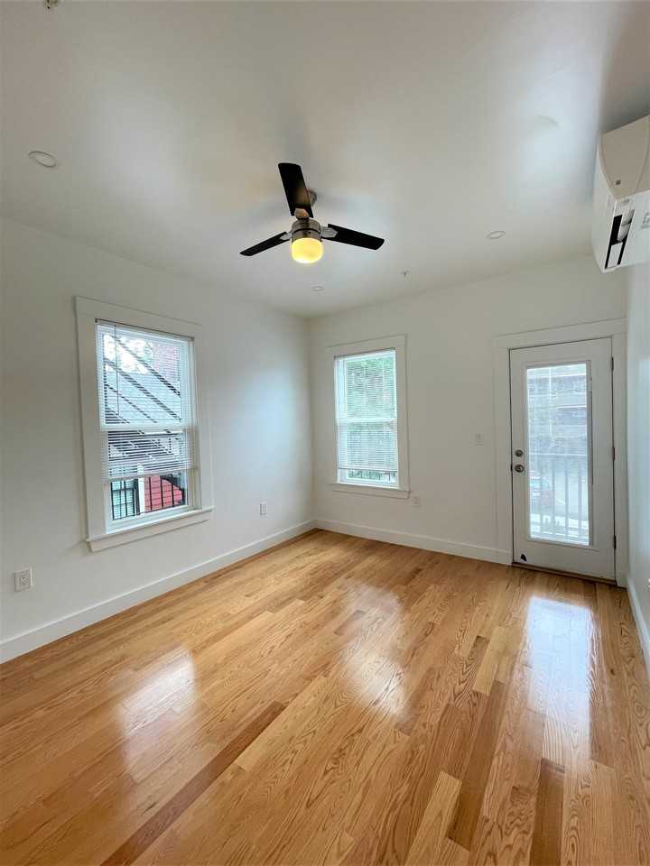 29 Green St #8 - Photo 3 of 5