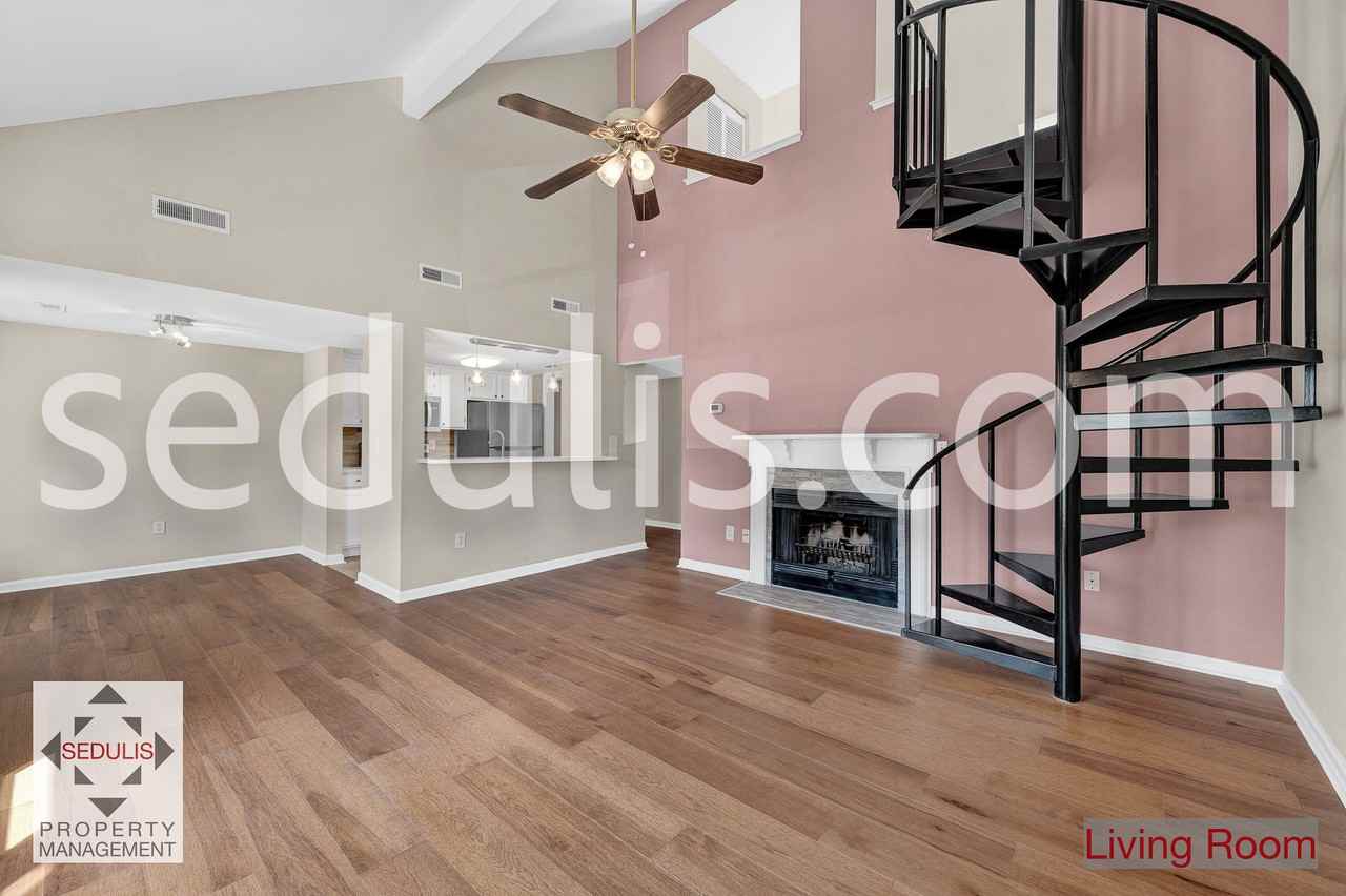 903 Peacock Pl #1 - Photo 4 of 30
