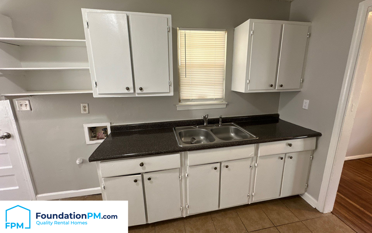 1645 Kilarney Ave #1 - Photo 3 of 11