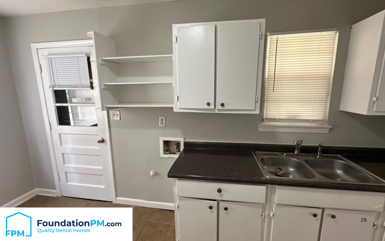 1645 Kilarney Ave #1 - Photo 4 of 11