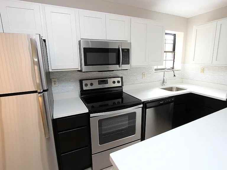 5925 FIFTH AVENUEAPT B-2 #B02 - Photo 4 of 11