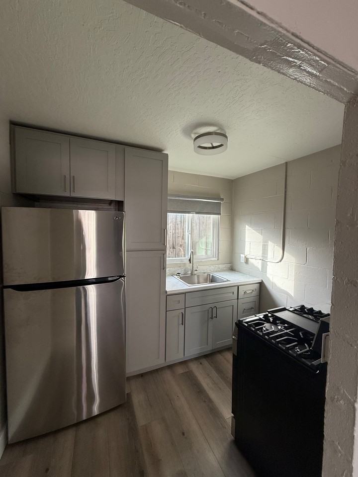 4th Street Apartments - 2324 4th Street #2 - Photo 2 of 5