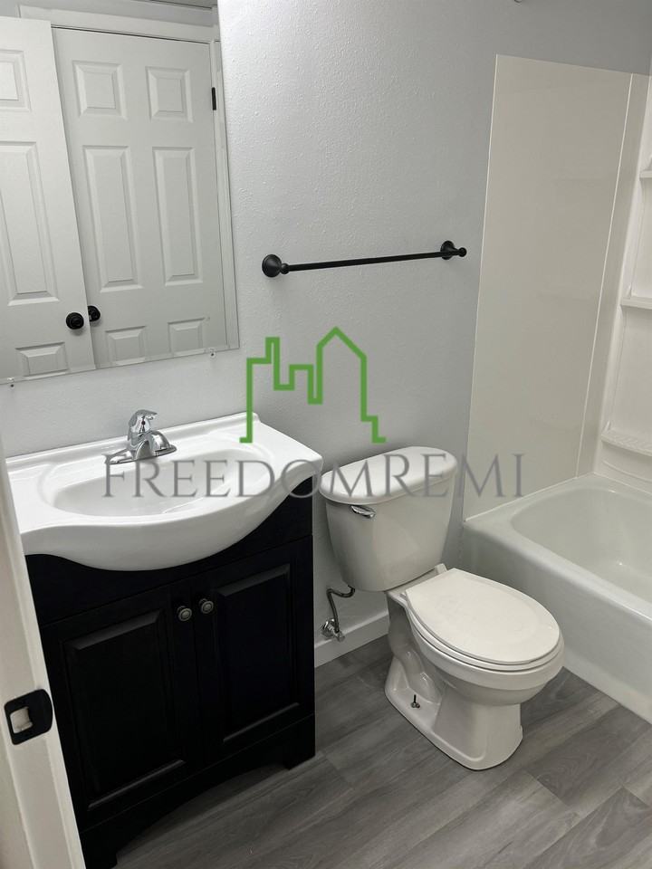 1317 Oakland Rd Ne #1317-04 - Photo 6 of 10