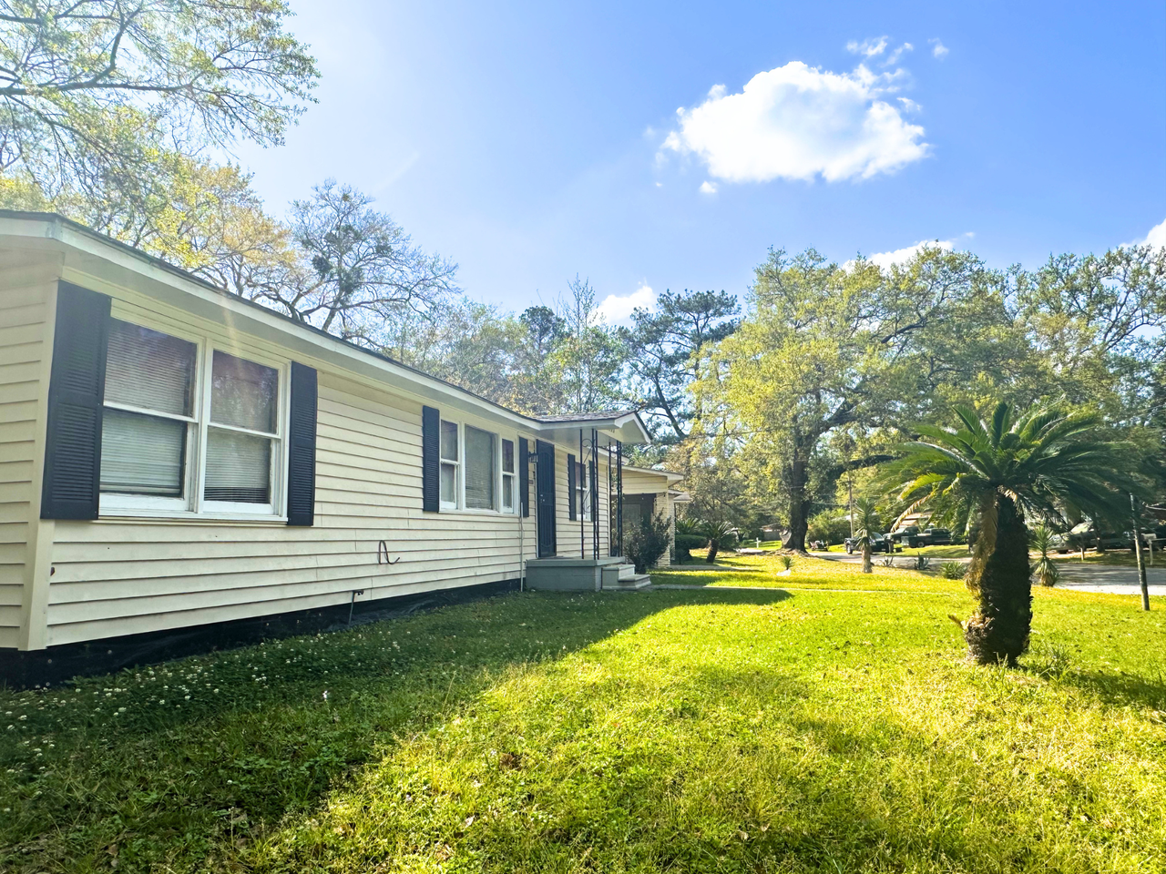 2453 Pineway Dr N - Photo 3 of 3