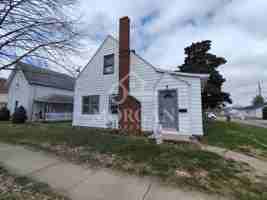 featured image of 340 W 3rd St