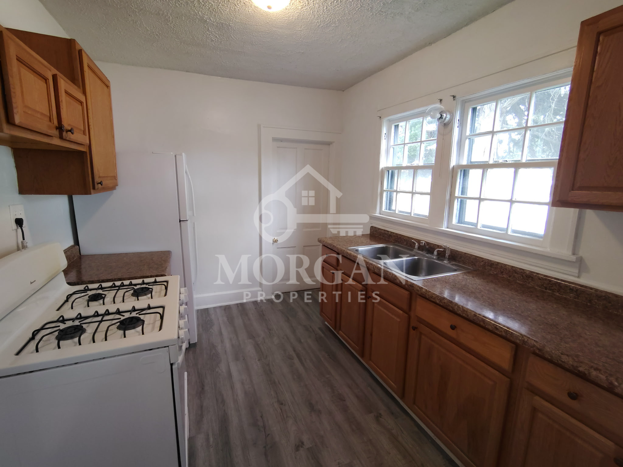 340 W 3rd St - Photo 3 of 8