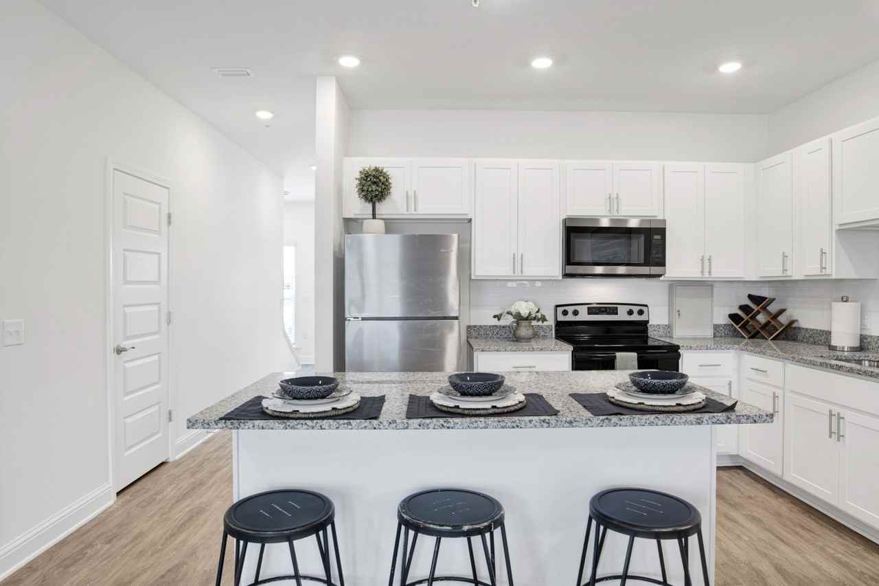 26978 Port Washington Ln #26978 - Photo 3 of 14