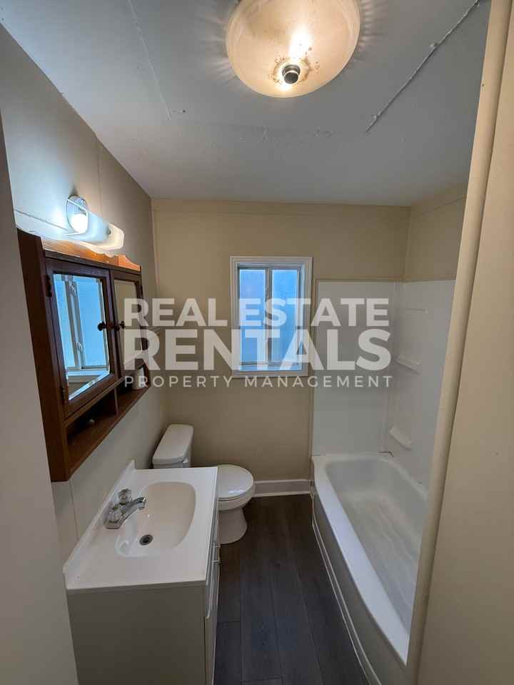 504 Pearl St #1 - Photo 7 of 17