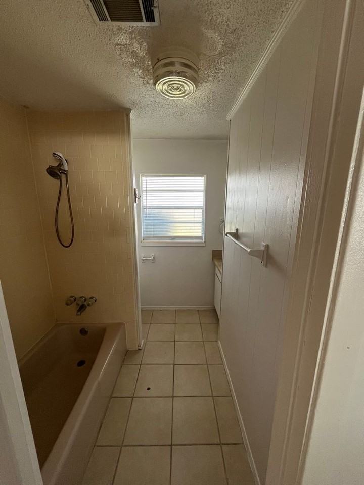 590 Florosa Ct - Photo 2 of 18