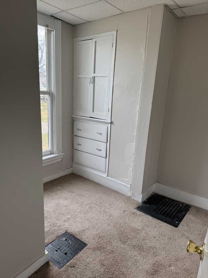 820 Sw 6th Ave #4 - Photo 3 of 6