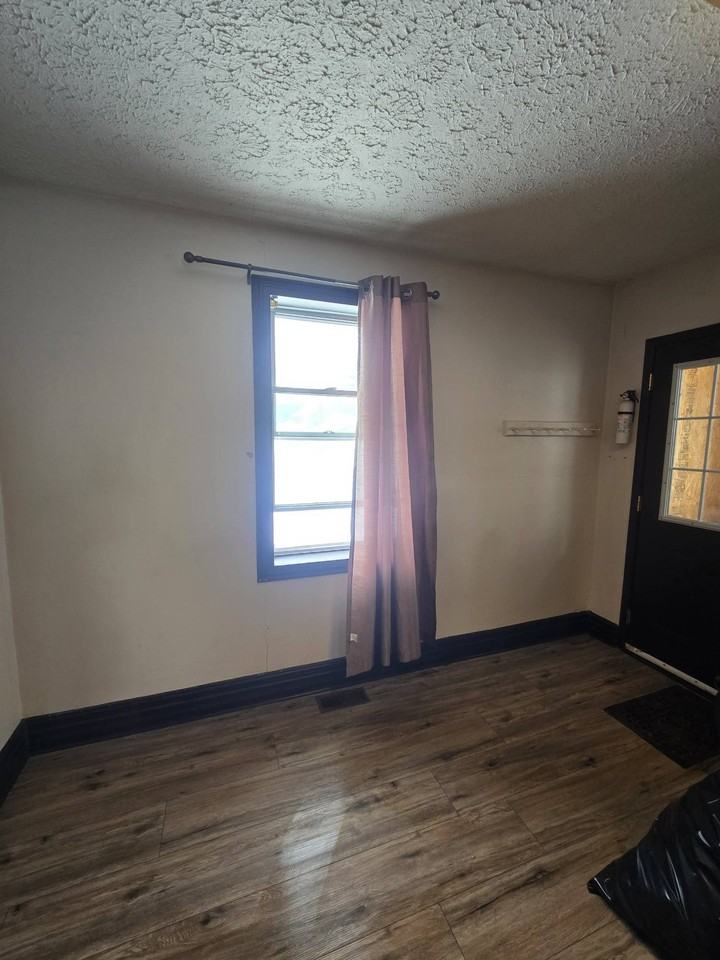 278 Hazel St Frnt Building - Photo 5 of 28